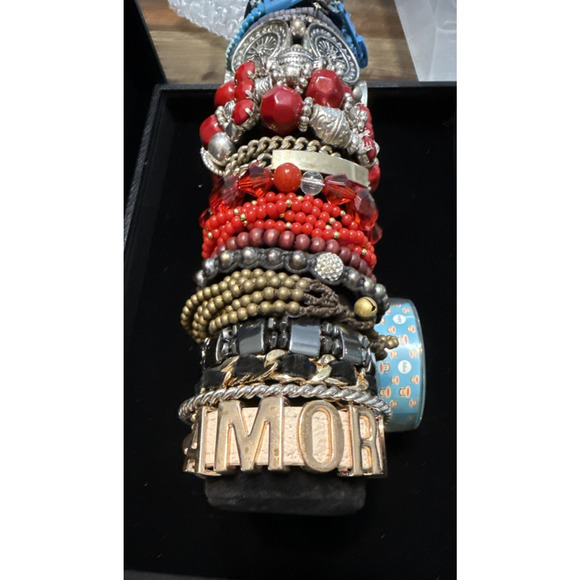 Lot of 17 Mixed Bracelets Bangles Stretch Leather Stone Wrap Wear or Resell - Picture 2 of 16